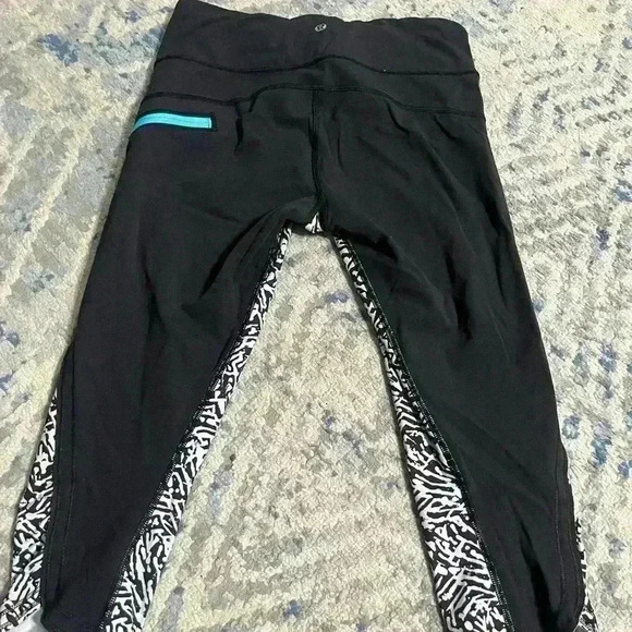 Lululemon Run: Top Speed Crop Mini Brushed Animal Black White  size 4 - Picture 5 of 8